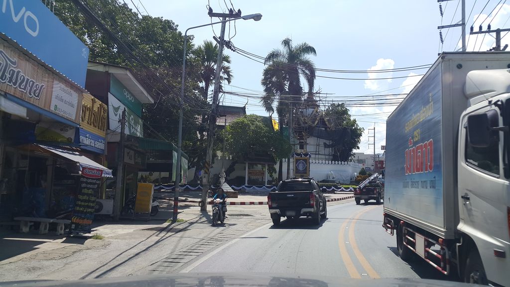 ภาพถนนตรงที่ Notevodka shop ตั้งอยู่ ถ่ายโดย jrcarlsen พ.ศ. 2559 (2016) · A street-level view of where Notevodka shop stands, by jrcarlsen in 2559 (2016)