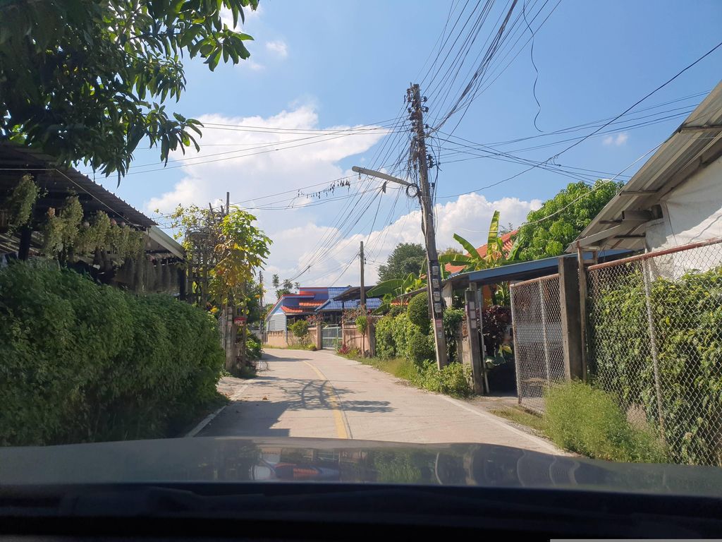 ภาพถนนตรงที่ Joy Café Chiang Mai ตั้งอยู่ ถ่ายโดย jrcarlsen พ.ศ. 2566 (2023) · A street-level view of where Joy Café Chiang Mai stands, by jrcarlsen in 2566 (2023)