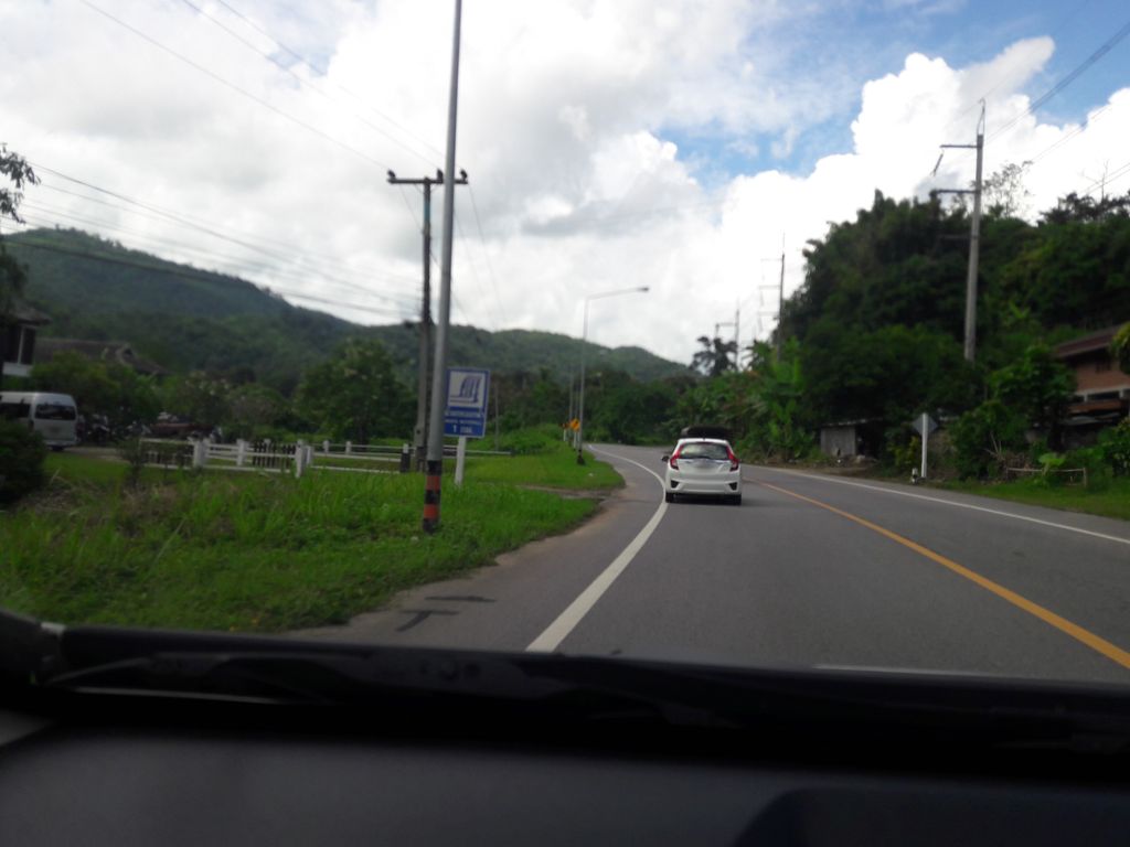 ภาพถนนตรงที่ บ้านพักวิวดอย mountain view Home Stay ตั้งอยู่ ถ่ายโดย jirayoot พ.ศ. 2561 (2018) · A street-level view of where บ้านพักวิวดอย mountain view Home Stay stands, by jirayoot in 2561 (2018)