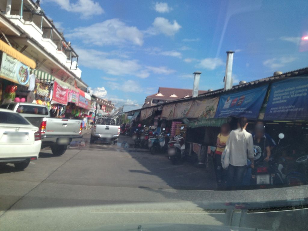 ภาพถนนตรงที่ Very Nails Academy ตั้งอยู่ ถ่ายโดย jimwatana พ.ศ. 2558 (2015) · A street-level view of where Very Nails Academy stands, by jimwatana in 2558 (2015)