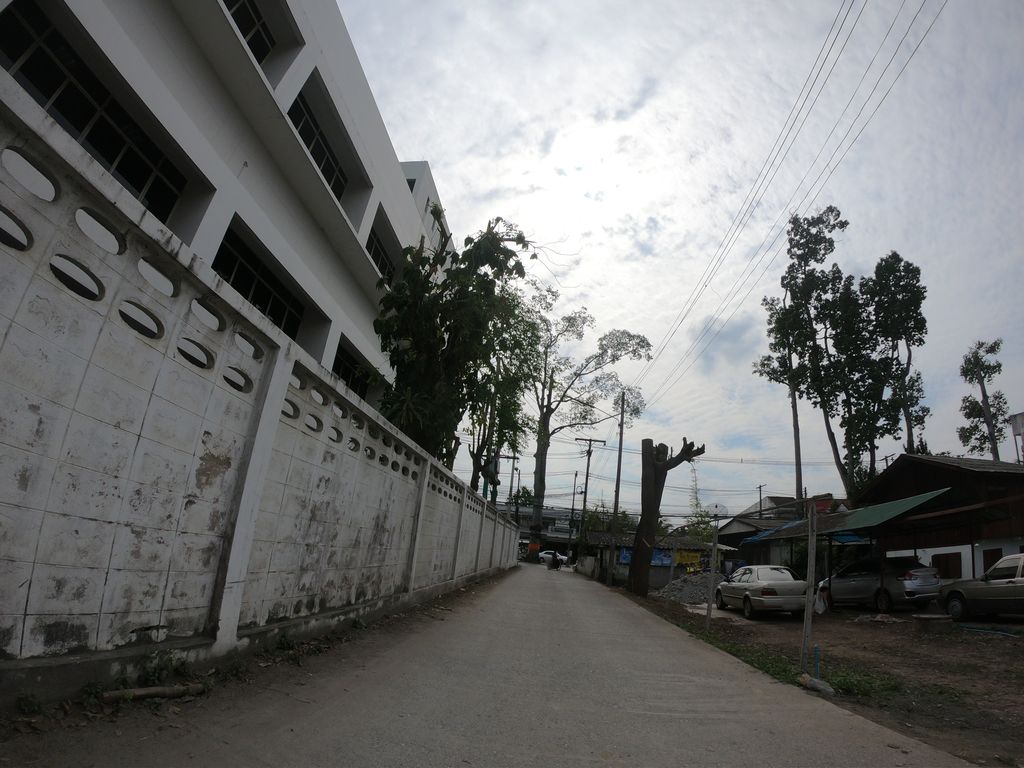 ภาพถนนตรงที่ Marchill Cafe' ตั้งอยู่ ถ่ายโดย chanuwath_grab พ.ศ. 2562 (2019) · A street-level view of where Marchill Cafe' stands, by chanuwath_grab in 2562 (2019)
