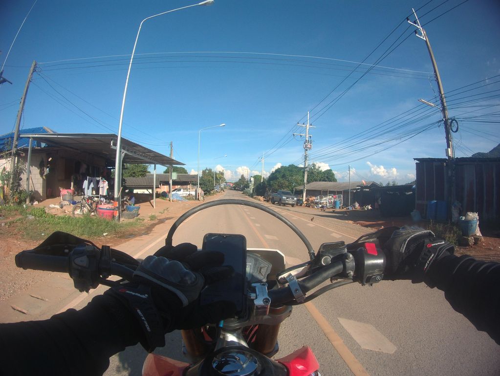 ภาพถนนตรงที่ Flash Home บ้านแม่ขิ ม่อนแจ่ม ตั้งอยู่ ถ่ายโดย julcnx พ.ศ. 2566 (2023) · A street-level view of where Flash Home บ้านแม่ขิ ม่อนแจ่ม stands, by julcnx in 2566 (2023)