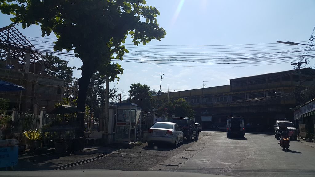 ภาพถนนตรงที่ Government's Pawn Shop Chiang Mai 5 ตั้งอยู่ ถ่ายโดย jrcarlsen พ.ศ. 2559 (2016) · A street-level view of where Government's Pawn Shop Chiang Mai 5 stands, by jrcarlsen in 2559 (2016)