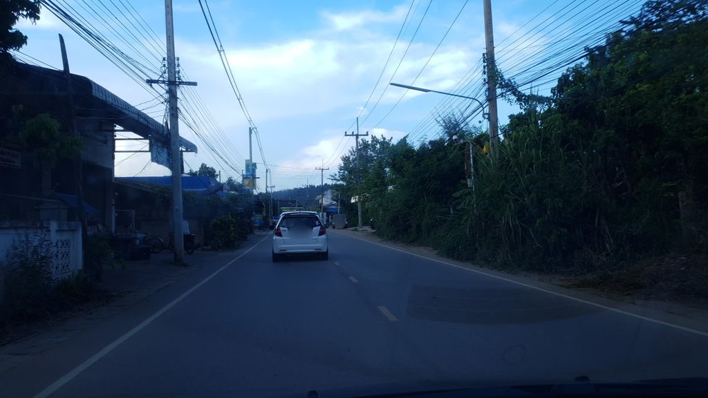 ภาพถนนตรงที่ ก๋วยเตี๋ยวเรือ โบว์แบม ตั้งอยู่ ถ่ายโดย silamanee พ.ศ. 2561 (2018) · A street-level view of where ก๋วยเตี๋ยวเรือ โบว์แบม · Kuai Tiaoruea Bobaem stands, by silamanee in 2561 (2018)