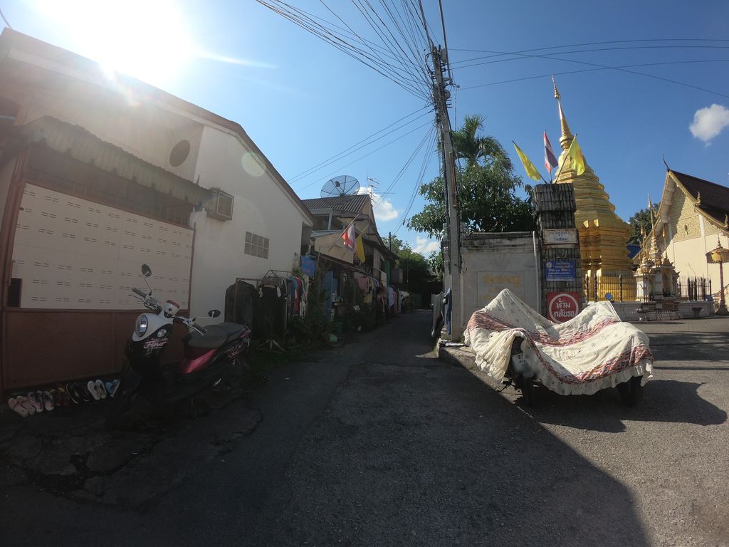 ภาพถนนตรงที่ ฮ่อมบ้าน ช้างม่อยเก่า ตั้งอยู่ ถ่ายโดย chanuwath_grab พ.ศ. 2562 (2019) · A street-level view of where ฮ่อมบ้าน ช้างม่อยเก่า · Homban Changmoikao stands, by chanuwath_grab in 2562 (2019)