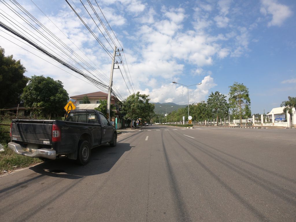 ภาพถนนตรงที่ อ.ต.ก Good Morning ตั้งอยู่ ถ่ายโดย chanuwath_grab พ.ศ. 2562 (2019) · A street-level view of where อ.ต.ก Good Morning stands, by chanuwath_grab in 2562 (2019)