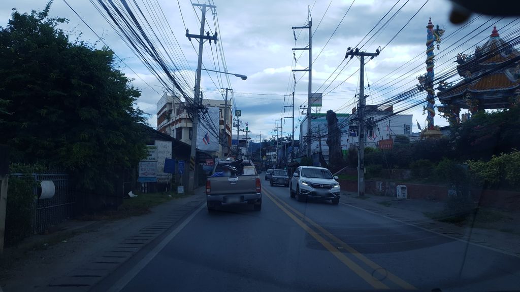 ภาพถนนตรงที่ คุณชาย เซอร์วิส จอมทอง ตั้งอยู่ ถ่ายโดย silamanee พ.ศ. 2561 (2018) · A street-level view of where คุณชาย เซอร์วิส จอมทอง · Khunchai Service Chom Thong stands, by silamanee in 2561 (2018)