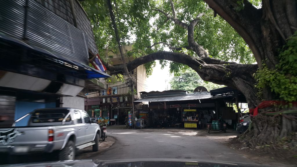 ภาพถนนตรงที่ BeHome and Hostel ตั้งอยู่ ถ่ายโดย jrcarlsen พ.ศ. 2559 (2016) · A street-level view of where BeHome and Hostel stands, by jrcarlsen in 2559 (2016)
