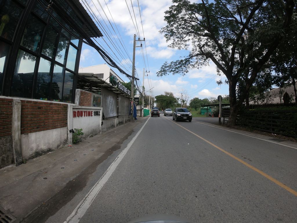 ภาพถนนตรงที่ Routine1982@chiangmai ตั้งอยู่ ถ่ายโดย chanuwath_grab พ.ศ. 2562 (2019) · A street-level view of where Routine1982@chiangmai stands, by chanuwath_grab in 2562 (2019)