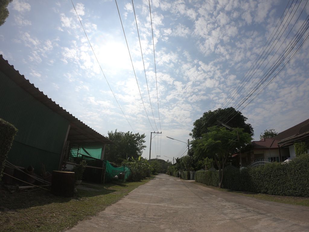 ภาพถนนตรงที่ เจริญแจ่วฮ้อน (Charoen Jaew Hon) ตั้งอยู่ ถ่ายโดย chanuwath_grab พ.ศ. 2562 (2019) · A street-level view of where เจริญแจ่วฮ้อน (Charoen Jaew Hon) stands, by chanuwath_grab in 2562 (2019)