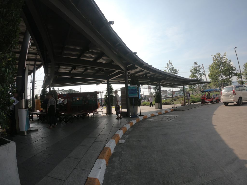 ภาพถนนตรงที่ Superdry ตั้งอยู่ ถ่ายโดย chanuwath_grab พ.ศ. 2562 (2019) · A street-level view of where Superdry stands, by chanuwath_grab in 2562 (2019)