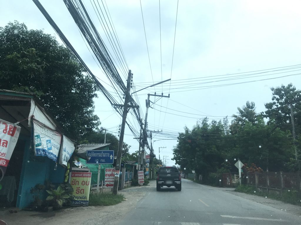 ภาพถนนตรงที่ ถนัดการช่าง ตั้งอยู่ ถ่ายโดย prasert พ.ศ. 2561 (2018) · A street-level view of where ถนัดการช่าง · Thanatkanchang stands, by prasert in 2561 (2018)