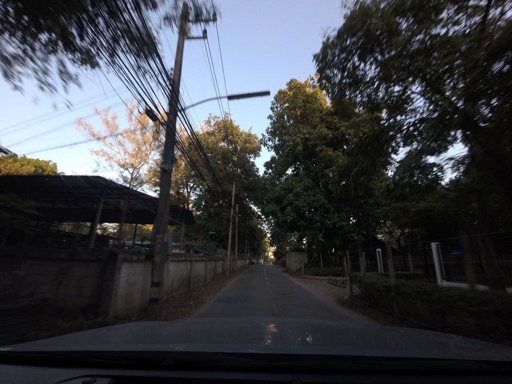 ภาพถนนตรงที่ ให้เช่าเครื่องถ่ายเอกสารเชียงใหม่  ห้างหุ้นส่วนจำกัด เซเว่นกัน โอเอ ตั้งอยู่ ถ่ายโดย mishari พ.ศ. 2563 (2020) · A street-level view of where ให้เช่าเครื่องถ่ายเอกสารเชียงใหม่  ห้างหุ้นส่วนจำกัด เซเว่นกัน โอเอ · Haichao Khrueang Thaieksan Chiang Mai Hanghunsuanchamkat Seven Kan Oe stands, by mishari in 2563 (2020)