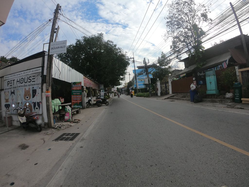 ภาพถนนตรงที่ CNX3D ตั้งอยู่ ถ่ายโดย chanuwath_grab พ.ศ. 2562 (2019) · A street-level view of where CNX3D stands, by chanuwath_grab in 2562 (2019)