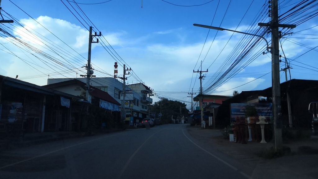 ภาพถนนตรงที่ กาแฟบ้านกองกาย Ban Kong Kai - แม่แจ่ม เชียงใหม่ ตั้งอยู่ ถ่ายโดย charlesano พ.ศ. 2561 (2018) · A street-level view of where กาแฟบ้านกองกาย Ban Kong Kai - แม่แจ่ม เชียงใหม่ stands, by charlesano in 2561 (2018)