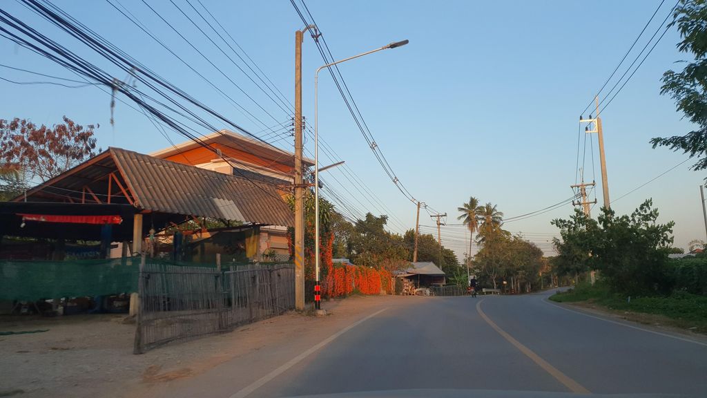 ภาพถนนตรงที่ ร้านเมสซี่อะไหล่มอเตอร์ไซค์ ตั้งอยู่ ถ่ายโดย jrcarlsen พ.ศ. 2565 (2022) · A street-level view of where ร้านเมสซี่อะไหล่มอเตอร์ไซค์ · Ran Met Si Alai Motorcycle stands, by jrcarlsen in 2565 (2022)
