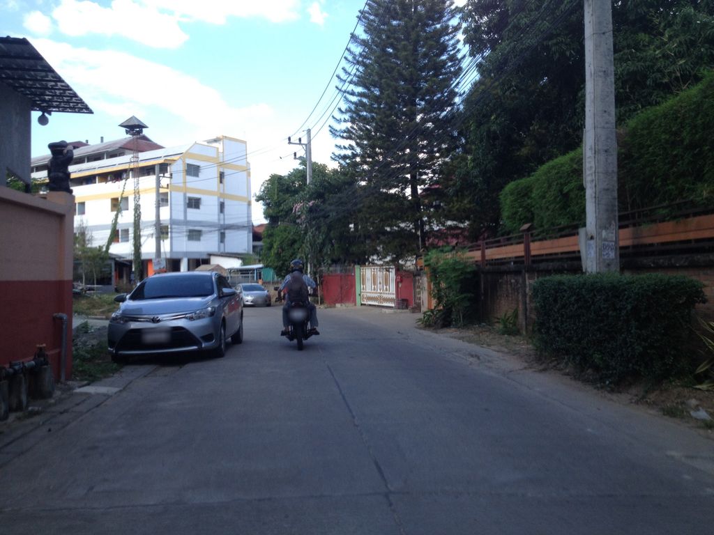 ภาพถนนตรงที่ ชาบูคุณธาม ตั้งอยู่ ถ่ายโดย jimwatana พ.ศ. 2558 (2015) · A street-level view of where ชาบูคุณธาม · Chabukhuntham stands, by jimwatana in 2558 (2015)