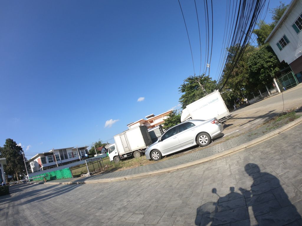 ภาพถนนตรงที่ The Clover Townhome ตั้งอยู่ ถ่ายโดย chanuwath_grab พ.ศ. 2562 (2019) · A street-level view of where The Clover Townhome stands, by chanuwath_grab in 2562 (2019)