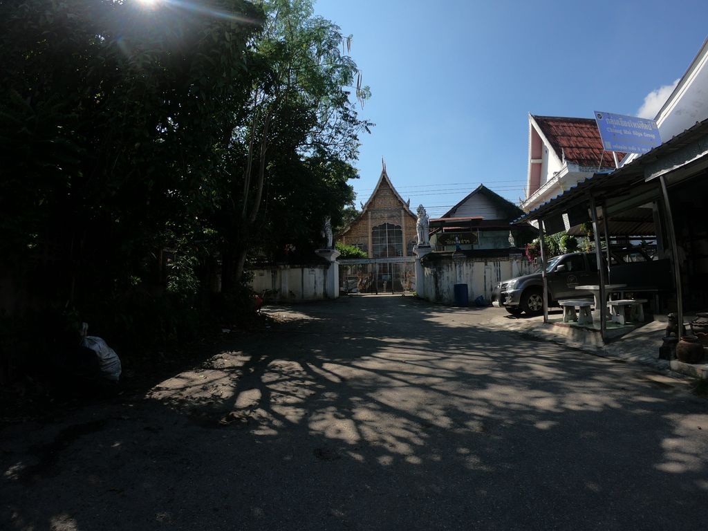 ภาพถนนตรงที่ ดวงใจซิลเวอร์แวร์(รับทำเครื่องเงิน)ทุกชนิด ตั้งอยู่ ถ่ายโดย chanuwath_grab พ.ศ. 2562 (2019) · A street-level view of where ดวงใจซิลเวอร์แวร์(รับทำเครื่องเงิน)ทุกชนิด · Duangchai Sinwoe Wae(raptham Khrueangngoen)thukchanit stands, by chanuwath_grab in 2562 (2019)