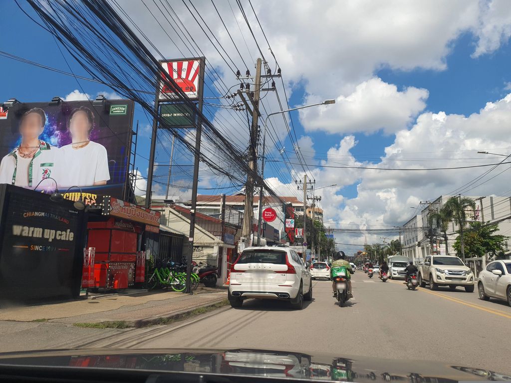 ภาพถนนตรงที่ เห็ดหอม ลูกชิ้นทอดหน้าวอร์มอัพ ตั้งอยู่ ถ่ายโดย jrcarlsen พ.ศ. 2566 (2023) · A street-level view of where เห็ดหอม ลูกชิ้นทอดหน้าวอร์มอัพ · Hethom Lukchinthot Na Wom Ap stands, by jrcarlsen in 2566 (2023)