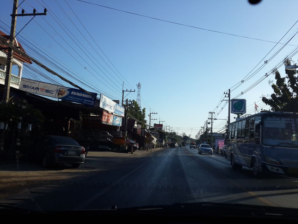 ภาพถนนตรงที่ ViVien Nail's Studio ตั้งอยู่ ถ่ายโดย mishari พ.ศ. 2557 (2014) · A street-level view of where ViVien Nail's Studio stands, by mishari in 2557 (2014)