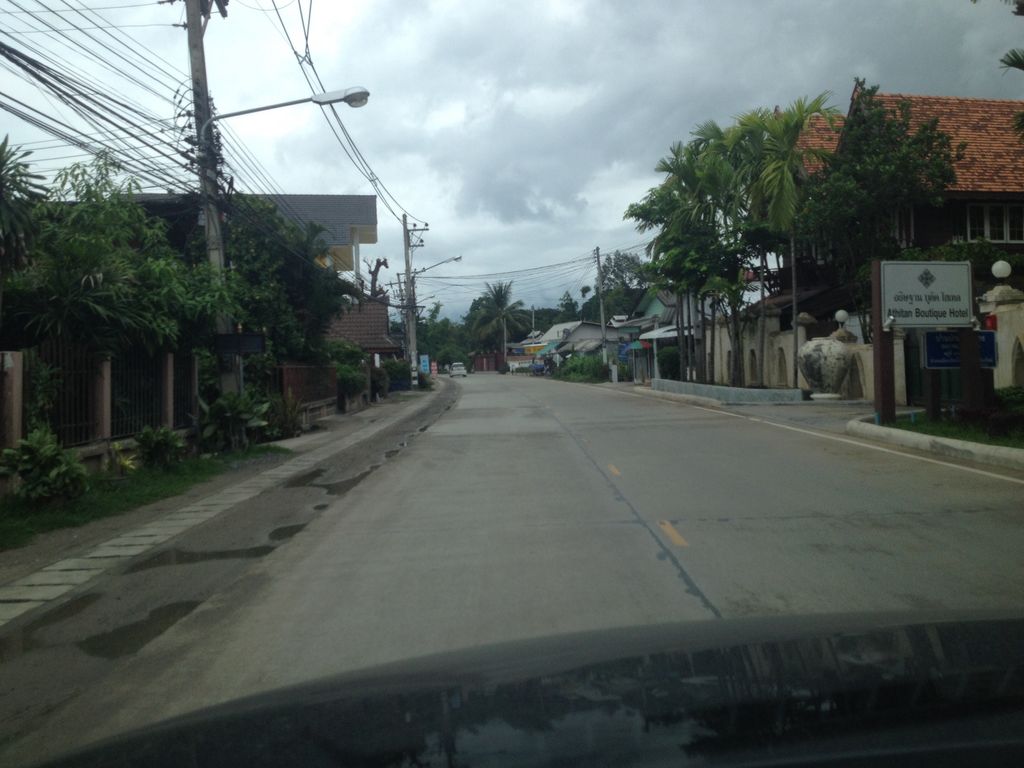 ภาพถนนตรงที่ ศูนย์ มิสเตอร์ วุฒิ ตั้งอยู่ ถ่ายโดย jimwatana พ.ศ. 2558 (2015) · A street-level view of where ศูนย์ มิสเตอร์ วุฒิ · Mister Wuthi Centre stands, by jimwatana in 2558 (2015)