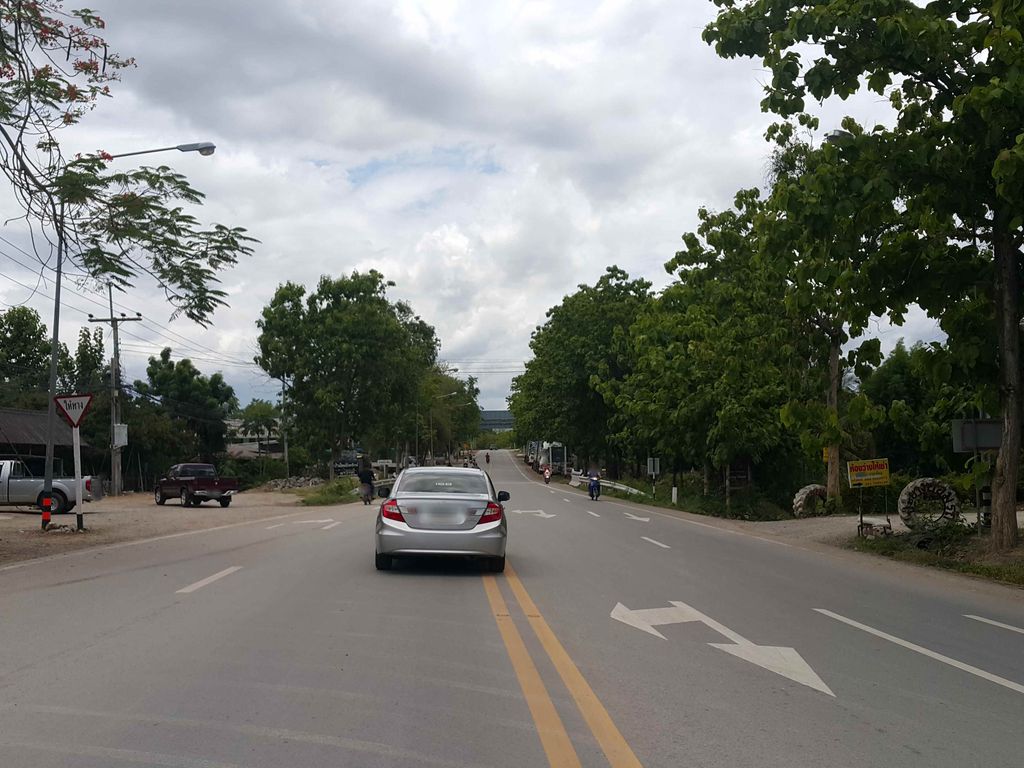 ภาพถนนตรงที่ บรรจงย่าง ตั้งอยู่ ถ่ายโดย jrcarlsen พ.ศ. 2558 (2015) · A street-level view of where บรรจงย่าง · Brarachongyang stands, by jrcarlsen in 2558 (2015)