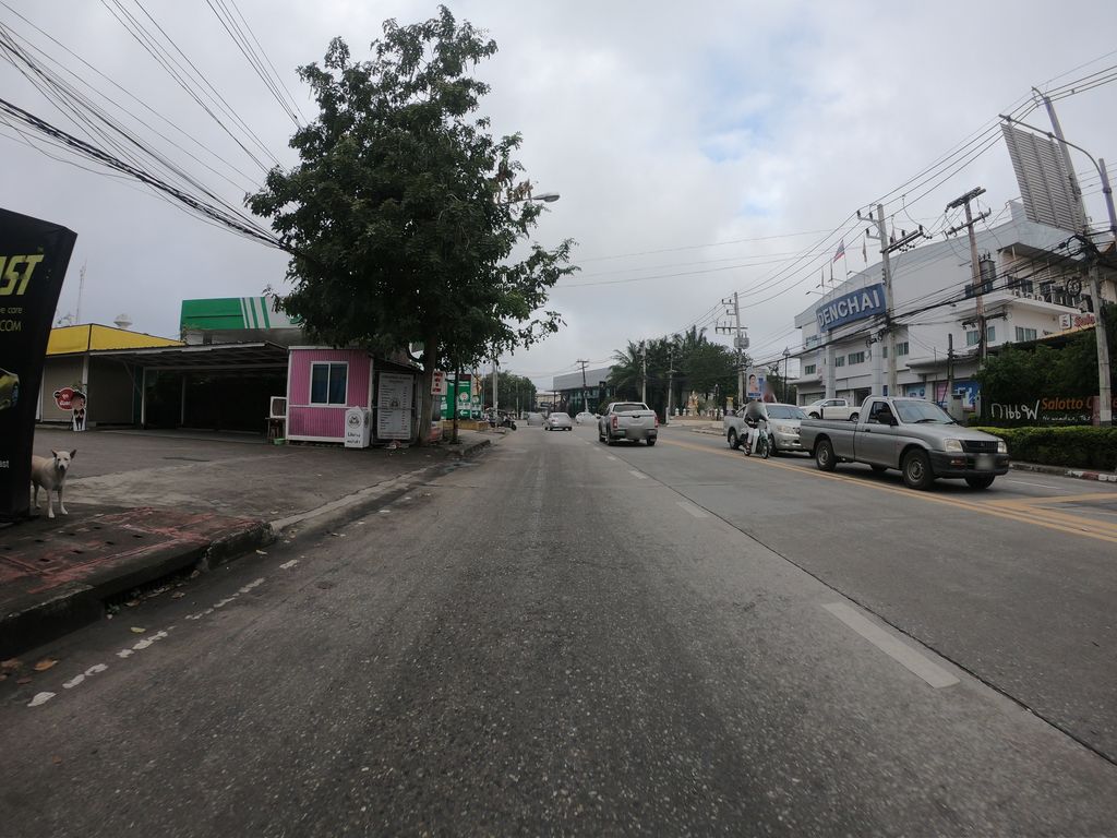 ภาพถนนตรงที่ เบสท์เครื่องครัว, Bestkitchen ตั้งอยู่ ถ่ายโดย chanuwath_grab พ.ศ. 2562 (2019) · A street-level view of where เบสท์เครื่องครัว, Bestkitchen stands, by chanuwath_grab in 2562 (2019)
