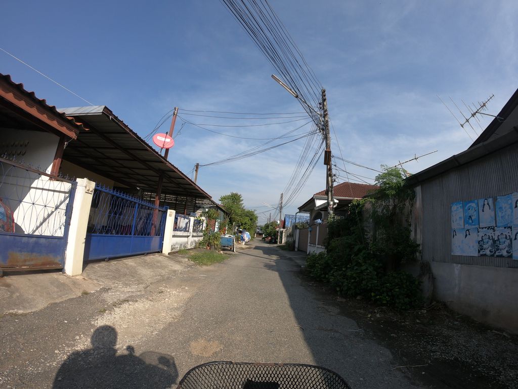 ภาพถนนตรงที่ ร้าน ลาบจ่าเอ ตั้งอยู่ ถ่ายโดย chanuwath_grab พ.ศ. 2562 (2019) · A street-level view of where ร้าน ลาบจ่าเอ · Ran Lapchae stands, by chanuwath_grab in 2562 (2019)