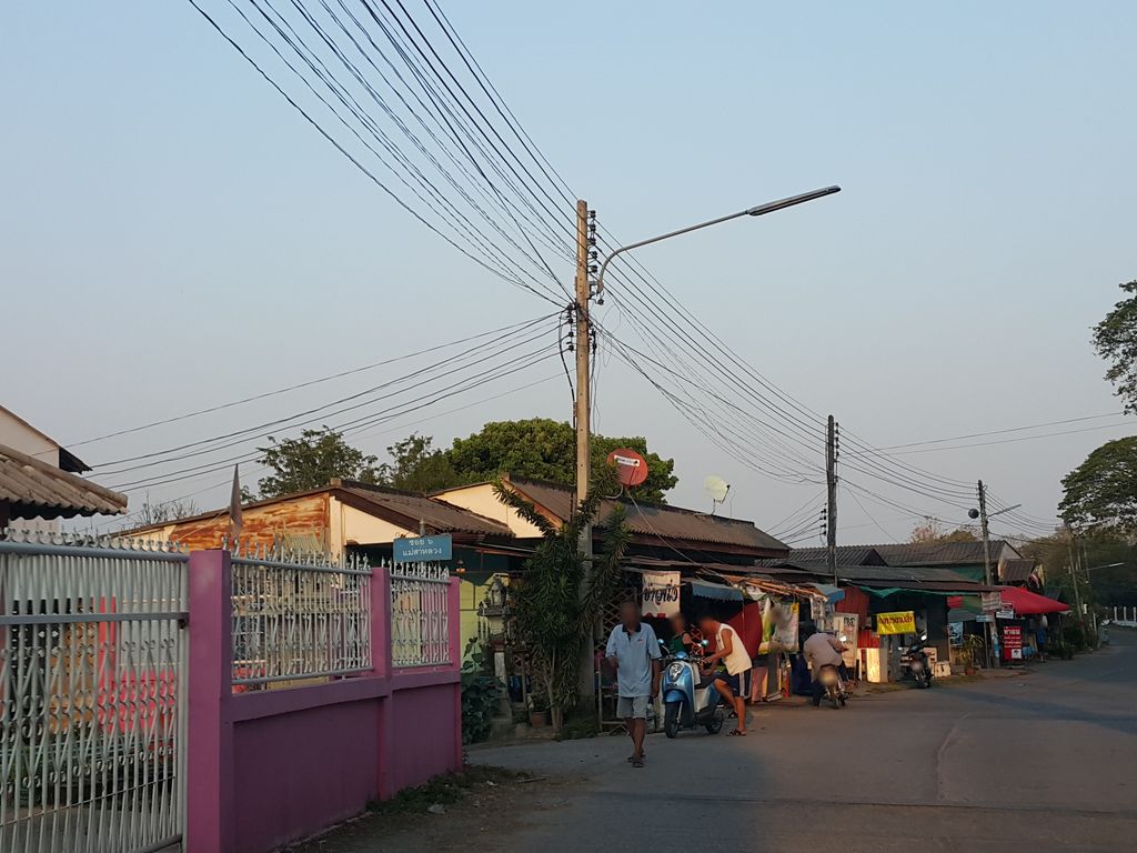 ภาพถนนตรงที่ ชาพระนคร สาขาแม่สา ตั้งอยู่ ถ่ายโดย jrcarlsen พ.ศ. 2559 (2016) · A street-level view of where ชาพระนคร สาขาแม่สา · Chaphranok Sakha Mae Sa stands, by jrcarlsen in 2559 (2016)