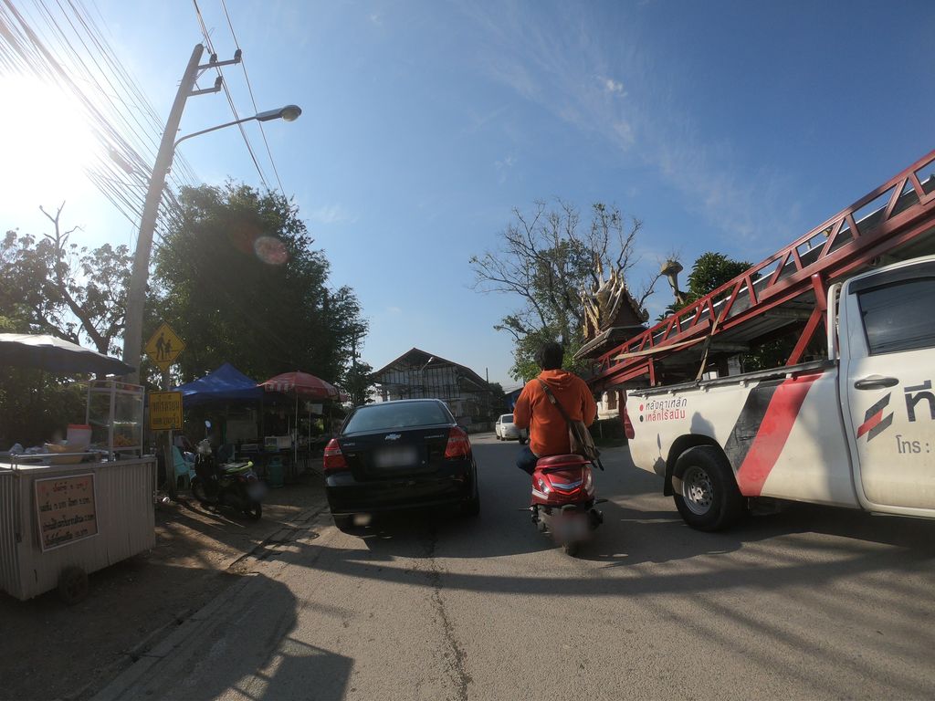 ภาพถนนตรงที่ Nekoru Milk and Coffee ตั้งอยู่ ถ่ายโดย chanuwath_grab พ.ศ. 2562 (2019) · A street-level view of where Nekoru Milk and Coffee stands, by chanuwath_grab in 2562 (2019)
