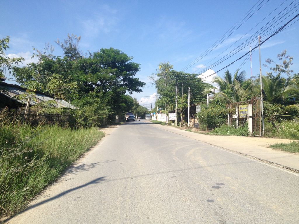 ภาพถนนตรงที่ ที่เดิม คาเฟ่ same place cafa ตั้งอยู่ ถ่ายโดย jimwatana พ.ศ. 2558 (2015) · A street-level view of where ที่เดิม คาเฟ่ same place cafa stands, by jimwatana in 2558 (2015)