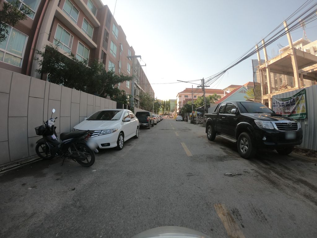 ภาพถนนตรงที่ นิยมไทย ‘niyomthai’ ตั้งอยู่ ถ่ายโดย chanuwath_grab พ.ศ. 2562 (2019) · A street-level view of where นิยมไทย ‘niyomthai’ stands, by chanuwath_grab in 2562 (2019)