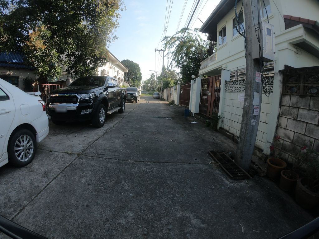 ภาพถนนตรงที่ MoMotion Company Limited ตั้งอยู่ ถ่ายโดย chanuwath_grab พ.ศ. 2562 (2019) · A street-level view of where MoMotion Company Limited stands, by chanuwath_grab in 2562 (2019)