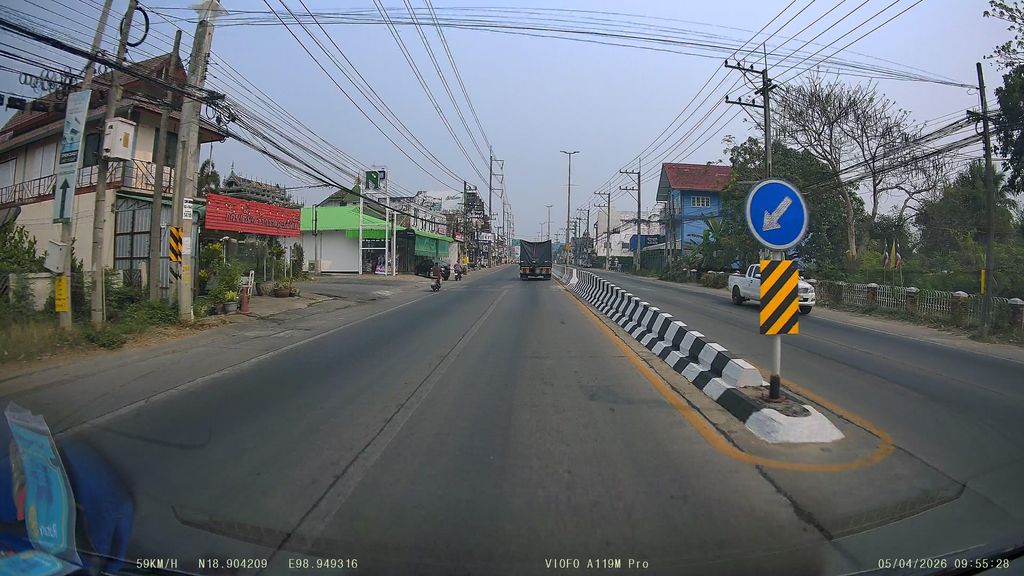 ภาพถนนตรงที่ ร้านแม่ริมอะไหล่ ตั้งอยู่ ถ่ายโดย ThailandCambodia พ.ศ. 2569 (2026) · A street-level view of where ร้านแม่ริมอะไหล่ · Ran Mae Rim Alai stands, by ThailandCambodia in 2569 (2026)