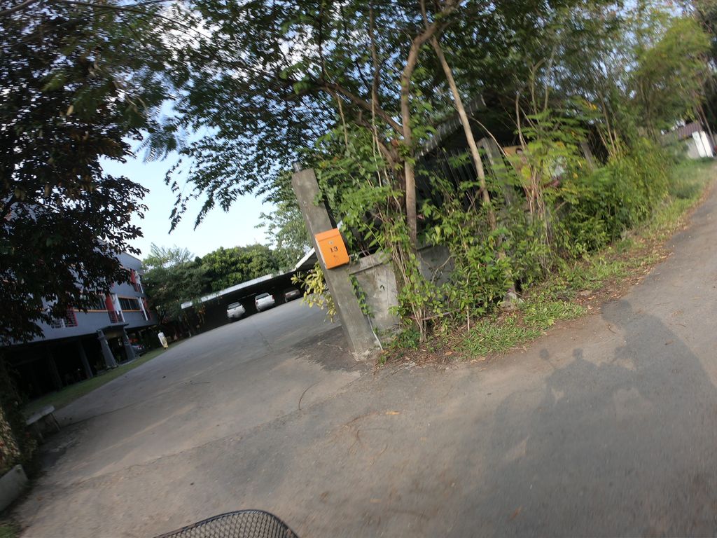 ภาพถนนตรงที่ ภูผา garden center ตั้งอยู่ ถ่ายโดย chanuwath_grab พ.ศ. 2562 (2019) · A street-level view of where ภูผา garden center stands, by chanuwath_grab in 2562 (2019)