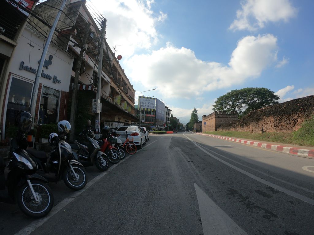 ภาพถนนตรงที่ Heritage Karen Chiang Mai ตั้งอยู่ ถ่ายโดย chanuwath_grab พ.ศ. 2562 (2019) · A street-level view of where Heritage Karen Chiang Mai stands, by chanuwath_grab in 2562 (2019)