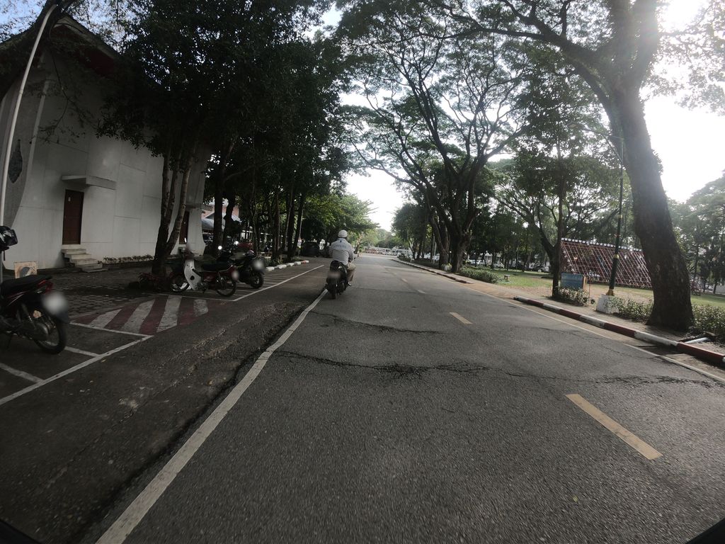ภาพถนนตรงที่ ลานเสมา 1 ตั้งอยู่ ถ่ายโดย chanuwath_grab พ.ศ. 2562 (2019) · A street-level view of where ลานเสมา 1 · Lan Sema 1 stands, by chanuwath_grab in 2562 (2019)