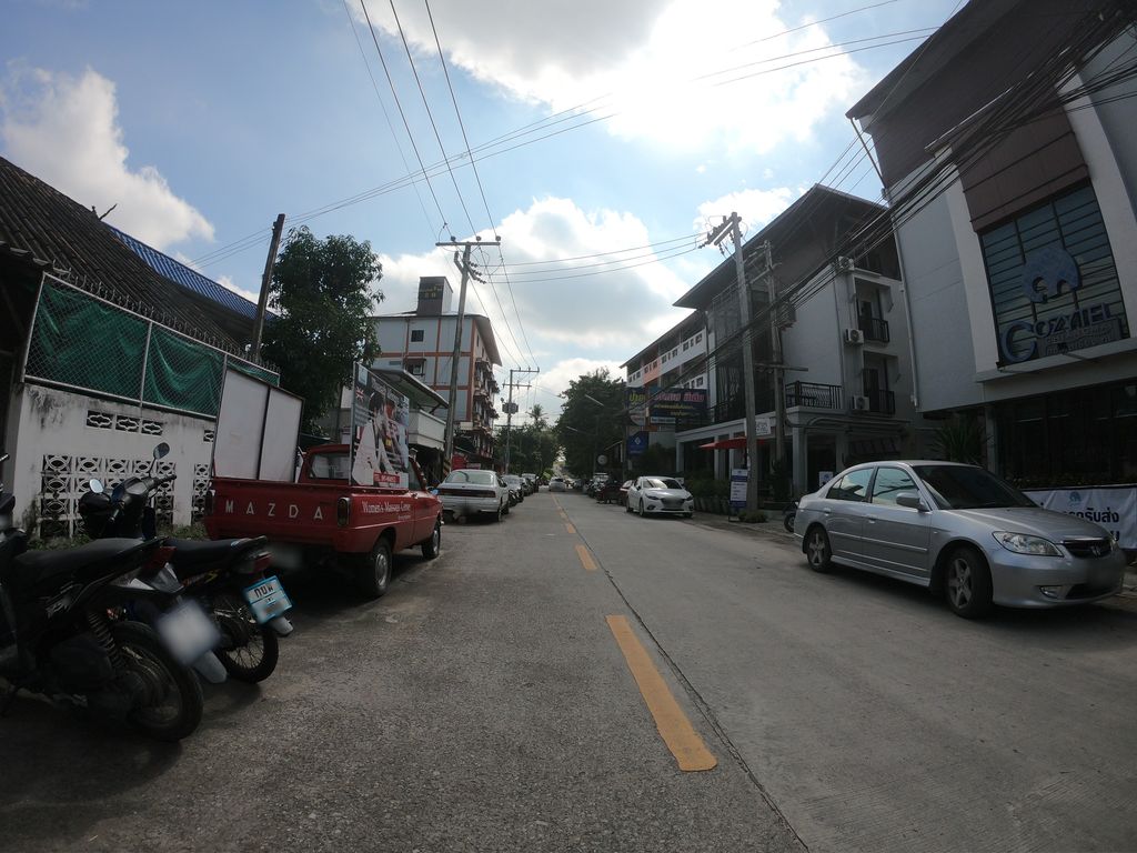 ภาพถนนตรงที่ My shop massage ตั้งอยู่ ถ่ายโดย chanuwath_grab พ.ศ. 2562 (2019) · A street-level view of where My shop massage stands, by chanuwath_grab in 2562 (2019)