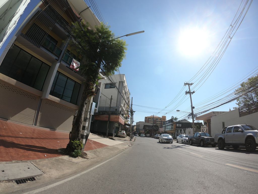 ภาพถนนตรงที่ An.Pun Home bakery ตั้งอยู่ ถ่ายโดย chanuwath_grab พ.ศ. 2562 (2019) · A street-level view of where An.Pun Home bakery stands, by chanuwath_grab in 2562 (2019)