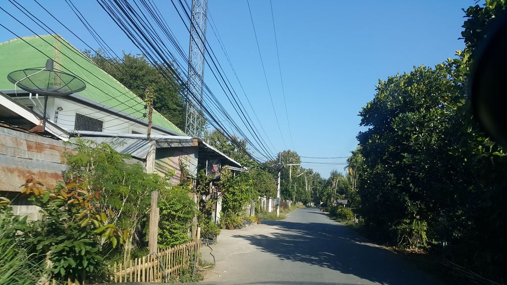 ภาพถนนตรงที่ ชาอาหมวย ตั้งอยู่ ถ่ายโดย jrcarlsen พ.ศ. 2561 (2018) · A street-level view of where ชาอาหมวย · Chaamuai stands, by jrcarlsen in 2561 (2018)