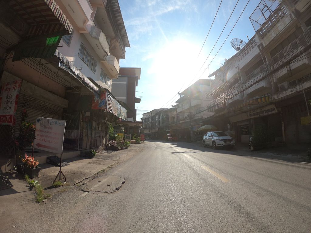 ภาพถนนตรงที่ Hand To Hand ตั้งอยู่ ถ่ายโดย chanuwath_grab พ.ศ. 2562 (2019) · A street-level view of where Hand To Hand stands, by chanuwath_grab in 2562 (2019)