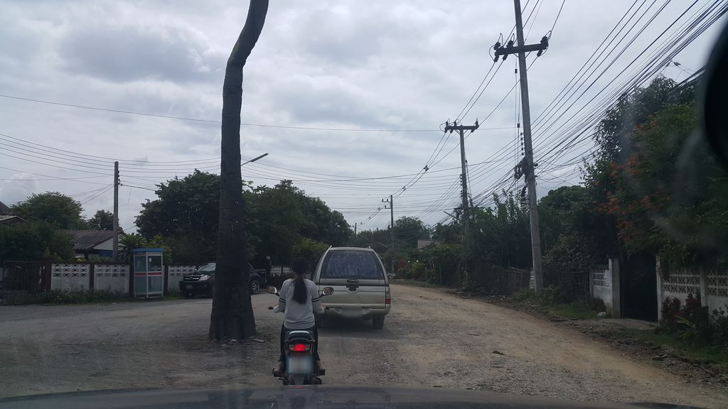 ภาพถนนตรงที่ วัดศรีบุญเรือง ตั้งอยู่ ถ่ายโดย jrcarlsen พ.ศ. 2561 (2018) · A street-level view of where วัดศรีบุญเรือง · Wat Sibunrueang stands, by jrcarlsen in 2561 (2018)