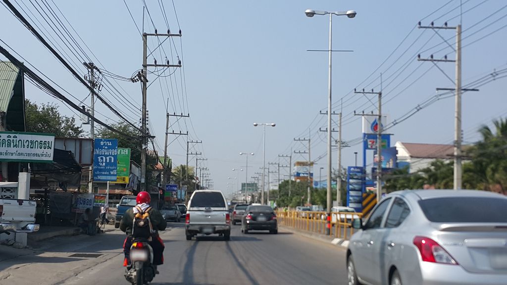 ภาพถนนตรงที่ หมาล่า กู้ดเบิร์น ตั้งอยู่ ถ่ายโดย jrcarlsen พ.ศ. 2558 (2015) · A street-level view of where หมาล่า กู้ดเบิร์น · Mala Kutboen stands, by jrcarlsen in 2558 (2015)