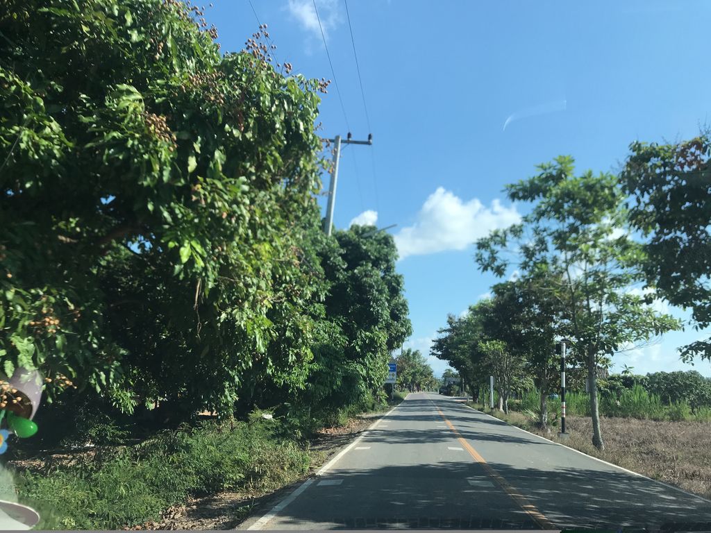 ภาพถนนตรงที่ mountain garage ตั้งอยู่ ถ่ายโดย prasert พ.ศ. 2561 (2018) · A street-level view of where mountain garage stands, by prasert in 2561 (2018)