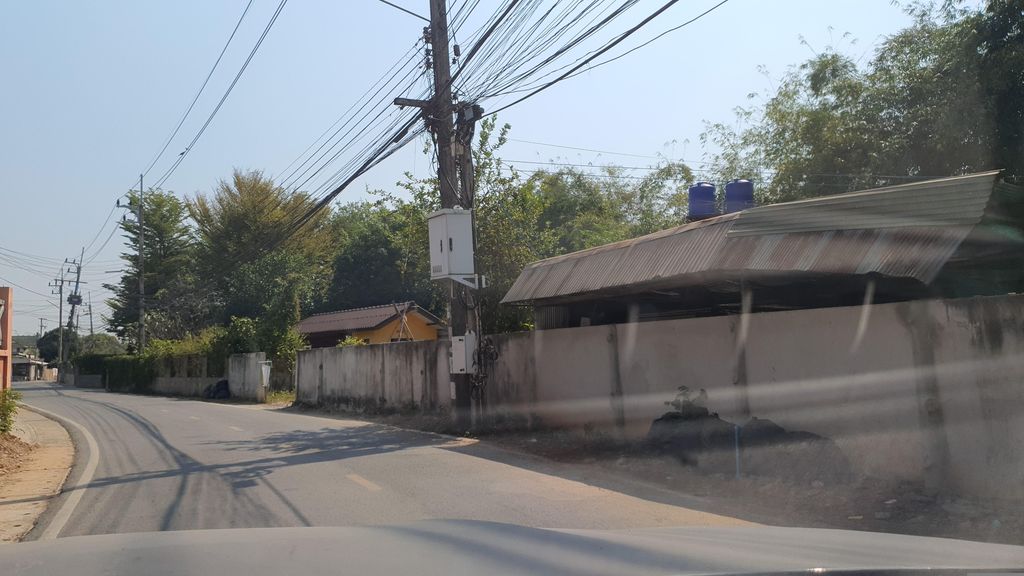 ภาพถนนตรงที่ 162 Home Cafe’Coffee - SanPhakWan ตั้งอยู่ ถ่ายโดย jrcarlsen พ.ศ. 2566 (2023) · A street-level view of where 162 Home Cafe’Coffee - SanPhakWan stands, by jrcarlsen in 2566 (2023)