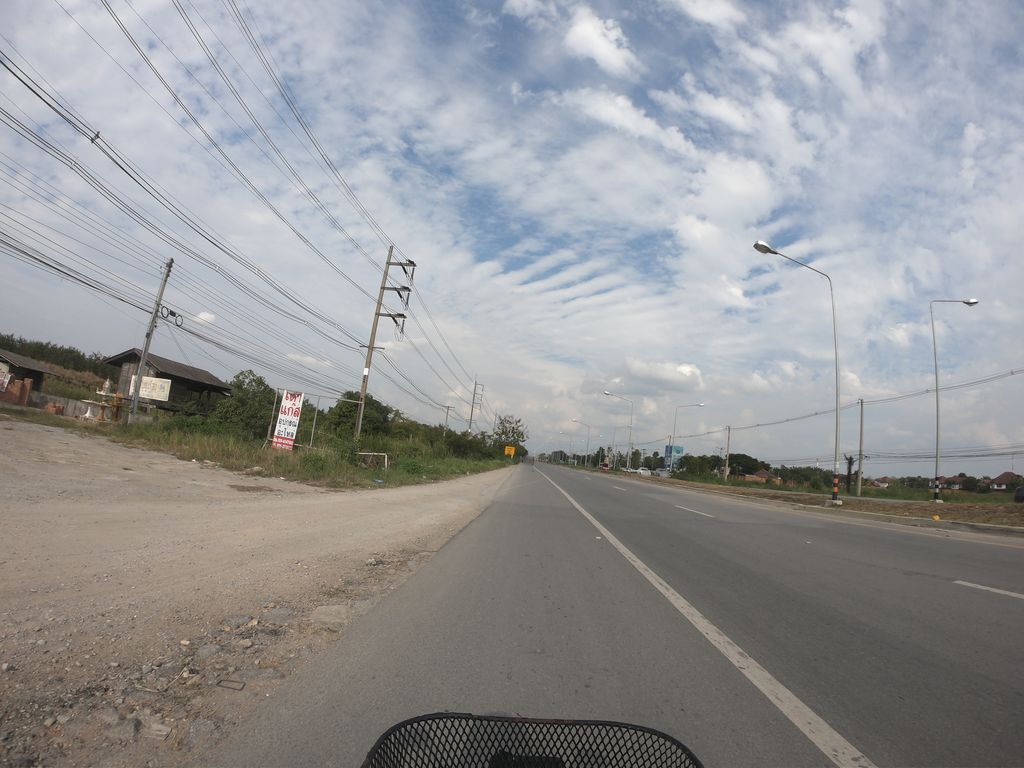 ภาพถนนตรงที่ อิฐศรีบุญเรือง ตั้งอยู่ ถ่ายโดย chanuwath_grab พ.ศ. 2562 (2019) · A street-level view of where อิฐศรีบุญเรือง · It Sibunrueang stands, by chanuwath_grab in 2562 (2019)