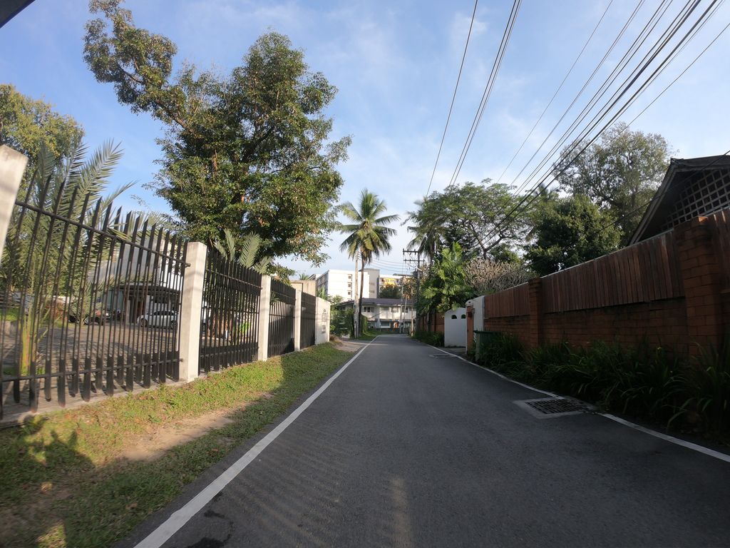 ภาพถนนตรงที่ Core Associates ตั้งอยู่ ถ่ายโดย chanuwath_grab พ.ศ. 2562 (2019) · A street-level view of where Core Associates stands, by chanuwath_grab in 2562 (2019)