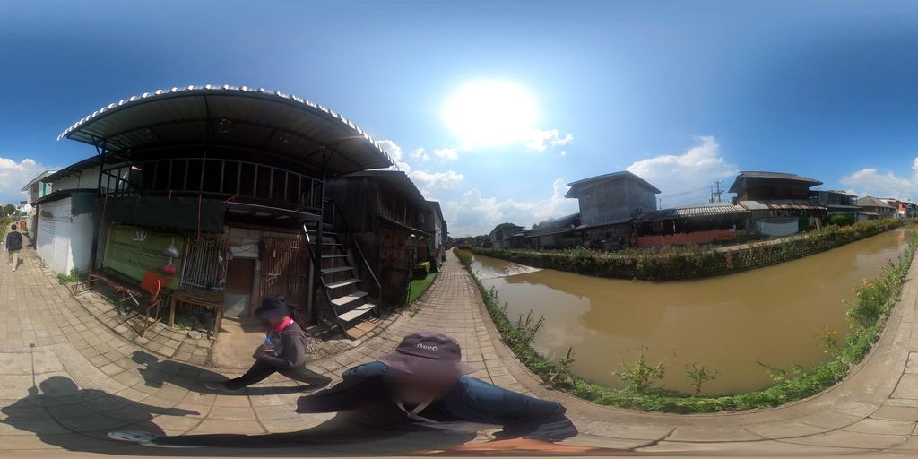 ภาพถนนตรงที่ Slow Bar On The Way กาแฟข้างทาง ตั้งอยู่ ถ่ายโดย SoT พ.ศ. 2568 (2025) · A street-level view of where Slow Bar On The Way กาแฟข้างทาง stands, by SoT in 2568 (2025)