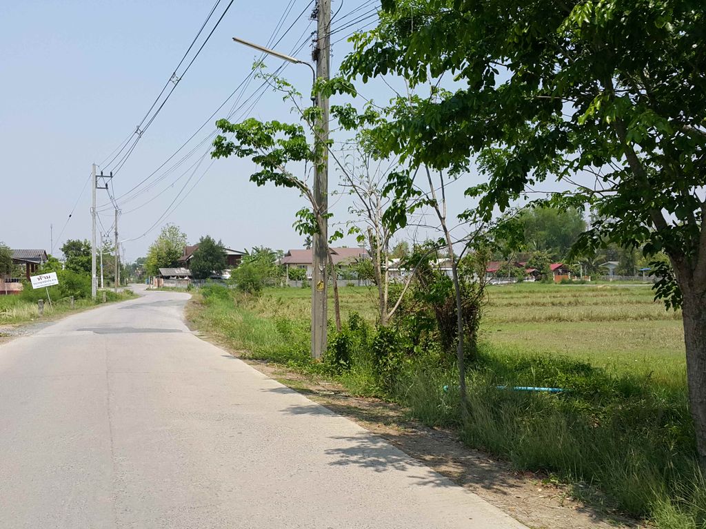 ภาพถนนตรงที่ ธนทรัพย์พานิช ตั้งอยู่ ถ่ายโดย jrcarlsen พ.ศ. 2558 (2015) · A street-level view of where ธนทรัพย์พานิช · Thon Sap Phanit stands, by jrcarlsen in 2558 (2015)